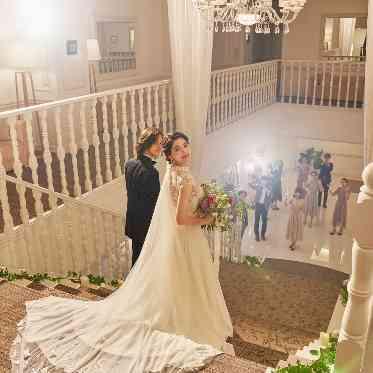 GRAN SUITE（グラン スイート）/FIVESTAR WEDDING ゲストからの祝福におふたりも笑みが溢れる。
