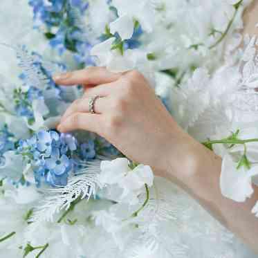 アートグレイス ウエディングコースト 東京ベイ 白と青がテーマカラーの天空チャペル。