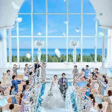 アートグレイス ウエディングコースト 東京ベイ 空に包まれ、大切なゲストに囲まれあたたかいフラワーシャワーの時間。