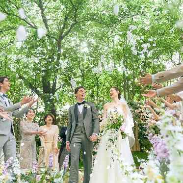 アートグレイス ウエディングコースト 東京ベイ 緑溢れる空間で絵が溢れるフラワーシャワー!とびきりの幸せな時間を。