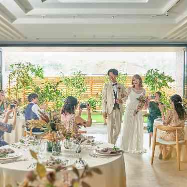 SARA シンプルなグレーを基調とした大人っぽい会場