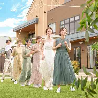 SARA 披露宴中に体を使ってアクティブに