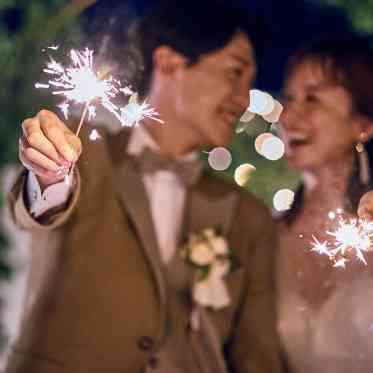 SARA 花火や焚火などもOK!
ナイトウェディングにはぴったり