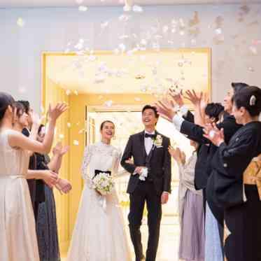 ロイヤルパークホテル(東京・日本橋) 「おめでとう」の祝福をフラワーシャワーに添えて