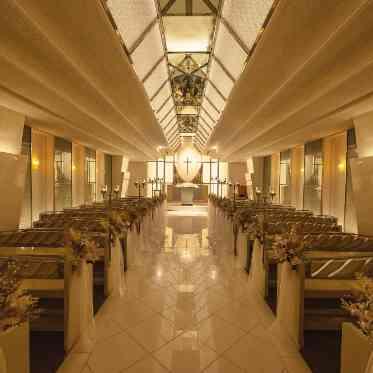 ロイヤルパークホテル(東京・日本橋) ゲストの記憶に残る幻想的なホワイトチャペル