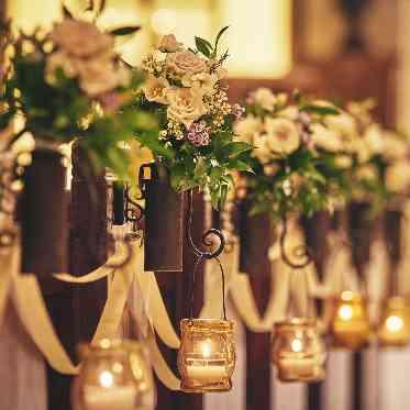 南青山ル・アンジェ教会 毎日活けかえる礼拝堂のお花。生花の香りに包まれた神聖な空間