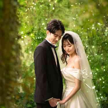 南青山ル・アンジェ教会 緑に囲まれた和やかな1枚。教会の同じ場所とは思えない幻想的な写真