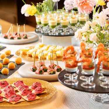 南青山ル・アンジェ教会 カナッペなどの軽食を食べながら、ゲストと会話・写真を愉しむ時間をご提案