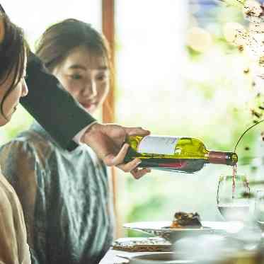 南青山ル・アンジェ教会 バーカウンターでは美味しいお酒やソフトドリンクでおもてなし