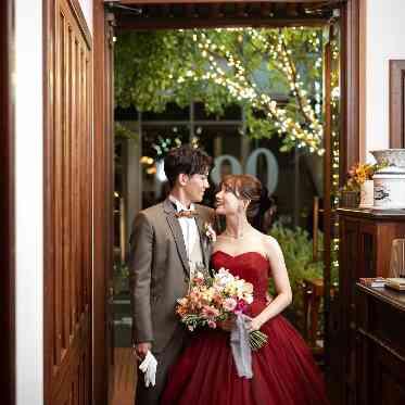 南青山ル・アンジェ教会 夜のイルミネーションは幻想的。帰り外観で写真を撮られるゲストも多数