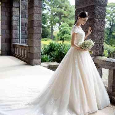 南青山ル・アンジェ教会 日本人の体型に合わせて繊細につくられたドレスは、シルエットが最も美しい