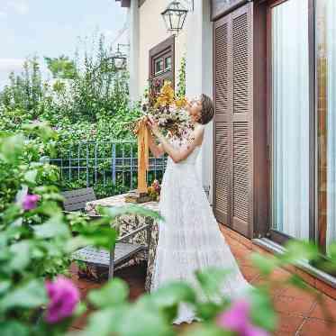 一歩足を踏み入れると心ときめく、ドレスの世界が広がる