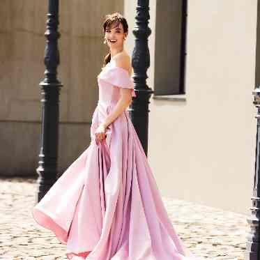 南青山ル・アンジェ教会 繊細なレースや刺繍を施した華やかなデザインから上質なマテリアルを用いたスタイリッ