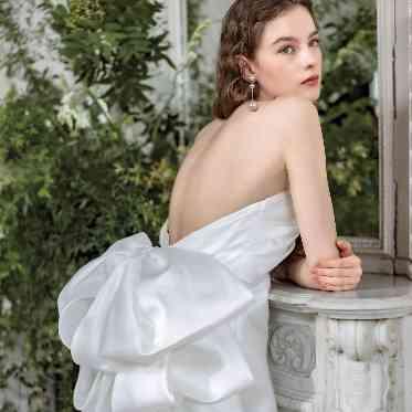 南青山ル・アンジェ教会 シーズントレンドを反映した新作も取り揃え【TAKAMI BRIDAL】