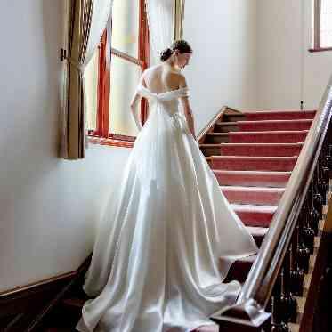 南青山ル・アンジェ教会 シンプルもクラシカルにも、スタイリングは自由自在