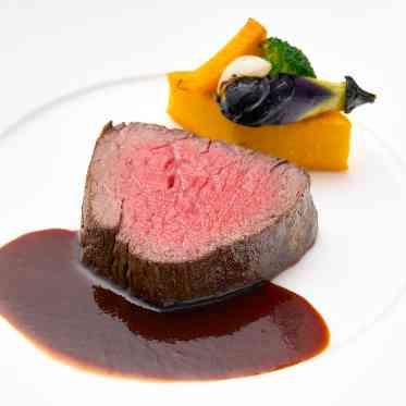 帝国ホテル 東京 国産牛フィレ肉のロースト 芳醇な赤ワインソースで