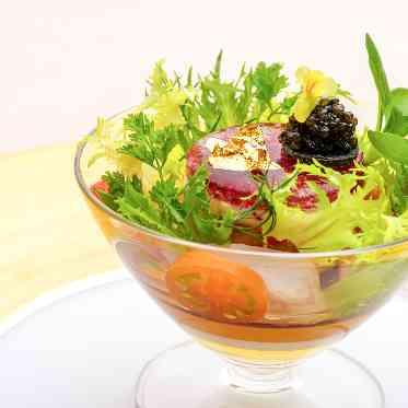 帝国ホテル 東京 薔薇香るズワイ蟹のジュレ 野菜のバヴァロワとともに