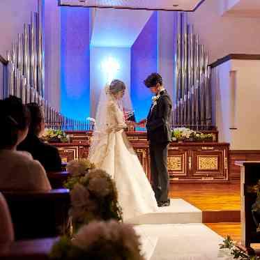 ホテルグランド東雲 聖歌隊の清らかなハーモニーとパイプオルガンの重厚な調べに包まれて