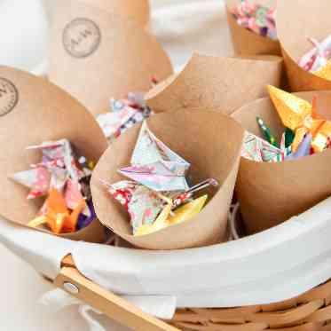 神前式後にはアフターセレモニーとして【折り鶴シャワー】も人気