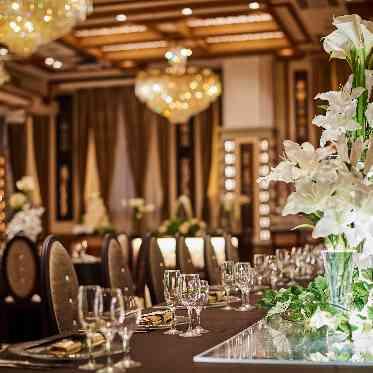 ホテルグランド東雲 ダークブラウンを基調にしたレイアウトで大人ウェディングを