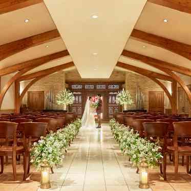 ディアズ水戸スパニッシュガーデン 海外の教会を思わせるチャペルは趣たっぷりの木やレンガを使ったアンティークな雰囲気