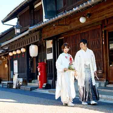 川原町倶楽部 ラ・ルーナ ピエーナ <エルフラットグループ> 格子戸のある町屋が軒を連ねる川原町は、街全体が撮影スポットに