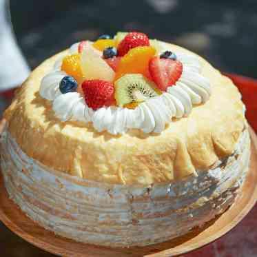 川原町倶楽部 ラ・ルーナ ピエーナ　＜エルフラットグループ＞ ミルクレープのウエディングケーキ