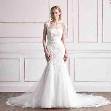 川原町倶楽部 ラ・ルーナ ピエーナ <エルフラットグループ> 経験豊かな衣裳スタッフが相談にのってくれるから、具体的なイメージがなくても安心