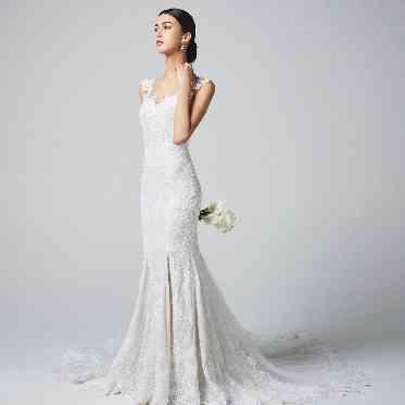 川原町倶楽部 ラ・ルーナ ピエーナ <エルフラットグループ> 最旬のインポートブランドまで、ハイクオリティなドレスがラインナップ