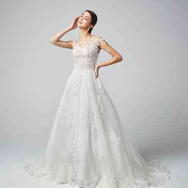 川原町倶楽部 ラ・ルーナ ピエーナ　＜エルフラットグループ＞ なりたい花嫁姿がきっと見つかる豊富なラインナップ