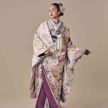 川原町倶楽部 ラ・ルーナ ピエーナ　＜エルフラットグループ＞ 伝統美が息づく、華やかな色打掛