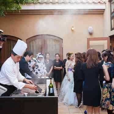 VILLA de ESPOIR guest house style restaurant パティオでのバーベキューグリルは人気演出の一つ