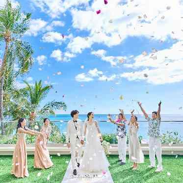 ザ・マカナチャペル/アールイズ・ウエディング 挙式後はテラスでフラワーシャワー