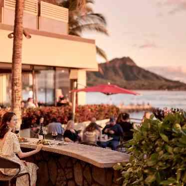 ザ・マカナチャペル/アールイズ・ウエディング ダイヤモンドヘッドを望む絶品料理のレストラン