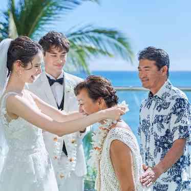 ザ・マカナチャペル/アールイズ・ウエディング セレモニー後は、ハワイらしいサプライズを