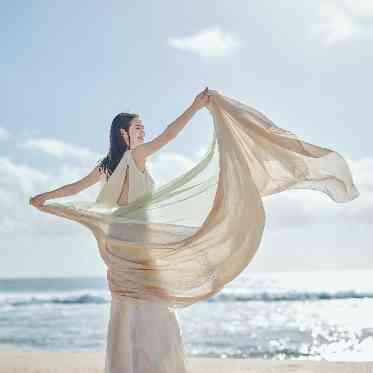 ザ・マカナチャペル/アールイズ・ウエディング 透明度の高いハワイのビーチで最高の1枚を