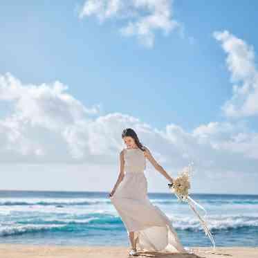 ザ・マカナチャペル/アールイズ・ウエディング 透明度の高いハワイのビーチで最高の1枚を