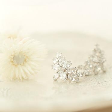 ザ・マカナチャペル/アールイズ・ウエディング WITH A WHITE イヤリング