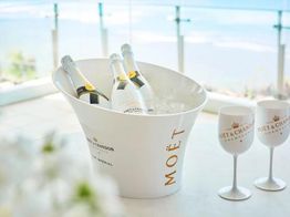 ホワイトアロウチャペル 披露宴会場の写真3