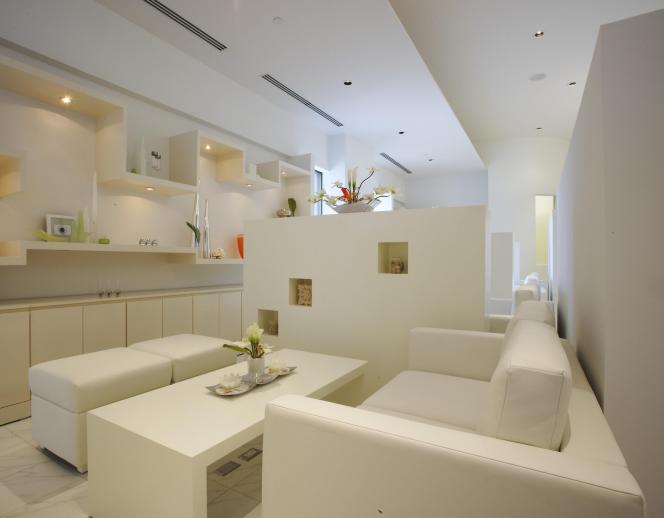 ホワイトアロウチャペル/アールイズ・ウエディング ロビー・控室