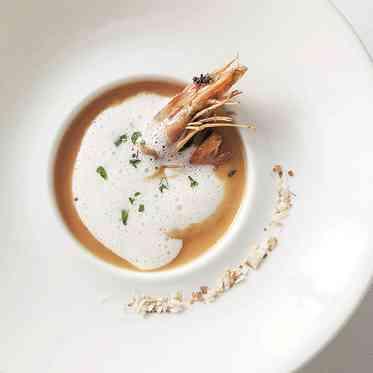 ホワイトアロウチャペル/アールイズ・ウエディング ロブスタービスクの車エビ添え