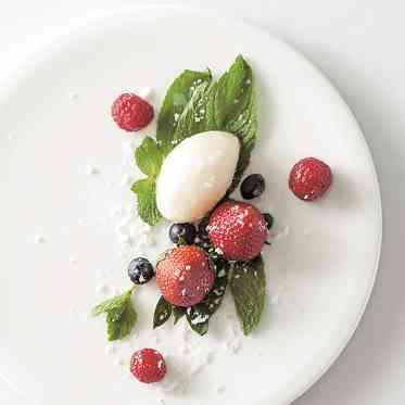 ホワイトアロウチャペル/アールイズ・ウエディング ベリーのカプレーゼ仕立て