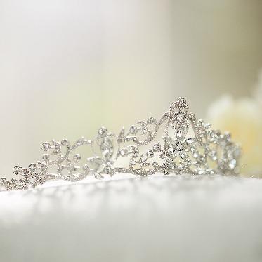 ホワイトアロウチャペル/アールイズ・ウエディング WITH A WHITE　ティアラ