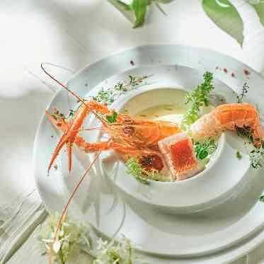 アルカンシエル南青山 全会場オープンキッチン併設。ゲストが当日和・洋を選択できると口コミ高評価。