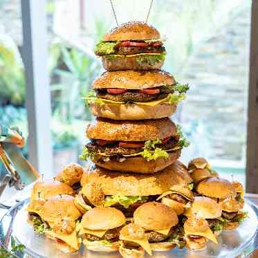 アルカンシエル南青山 ハンバーガータワーはBIGサイズ