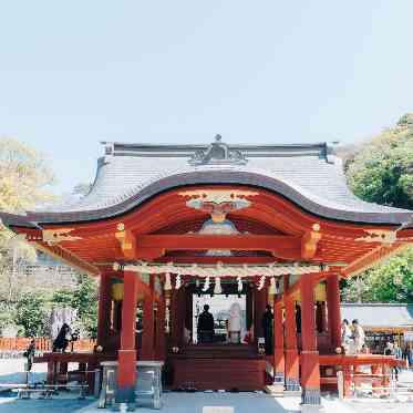 KOTOWA 鎌倉 鶴ヶ岡会館 鎮座800年。伝統的な挙式を守り続ける鶴岡八幡宮は本物の神前式が叶う。