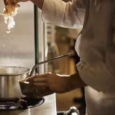 KOTOWA 鎌倉 鶴ヶ岡会館 味の決め手を左右する仕込みから妥協を許さない