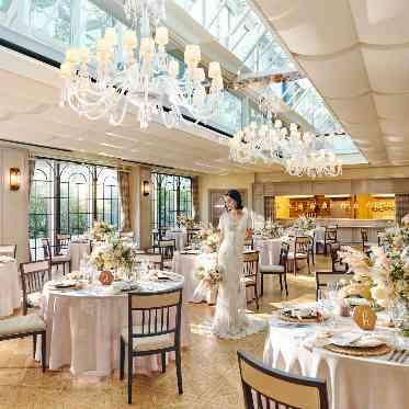 アルモニーソルーナ表参道/テイクアンドギヴ・ニーズウェディング ガーデンテラスの陽光りが溢れる開放感溢れるウェディングステージ