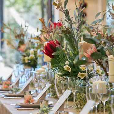 アルモニーソルーナ表参道/テイクアンドギヴ・ニーズウェディング 取り入れるお花によって披露宴会場の表情は変わります