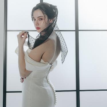 ロイヤル ハワイアン ウェディング / ワタベウェディング リゾートウェディングのための理想的な衣裳